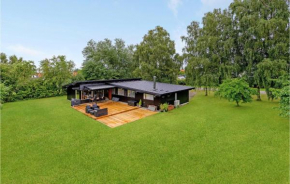 4 Bedroom Amazing Home In Væggerløse, Bogø By